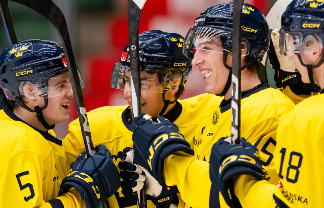 Juniorkronorna vinner träningsmatchen mot Schweiz – David Edstrom tvåmålsskytt