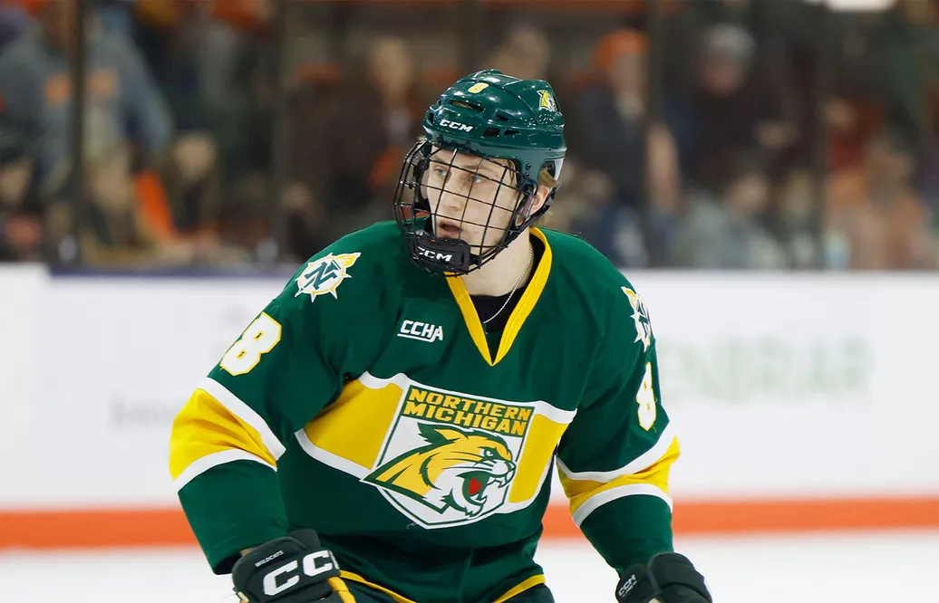 Rasmus Larsson i Northern Michigan Universitys tröja.
Foto: Rick Osentoski/AP/Alamy.