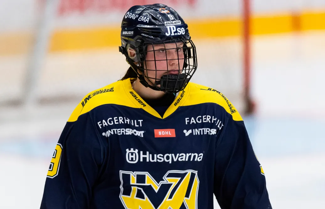 Jenna Raunio skriver kontrakt med HV71 till 2025