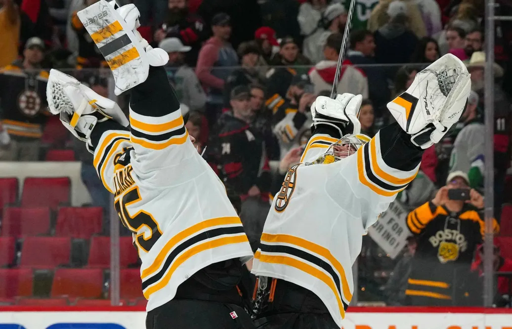 Linus Ullmark och Jeremy Swayman på väg att skriva historia