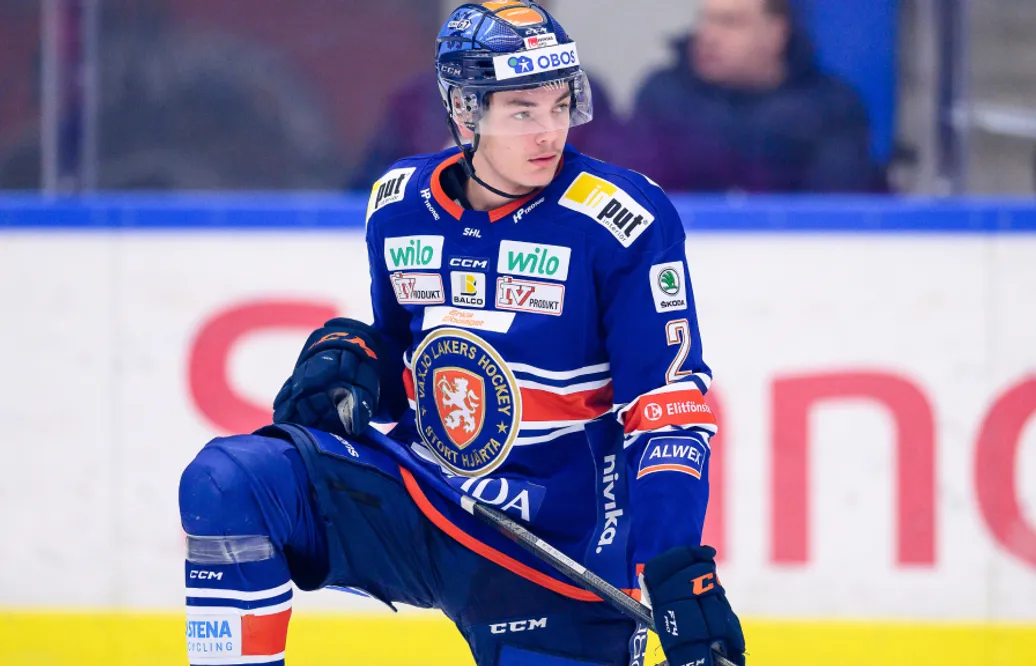 Arvid Hurtig skriver A-lagskontrakt med Växjö