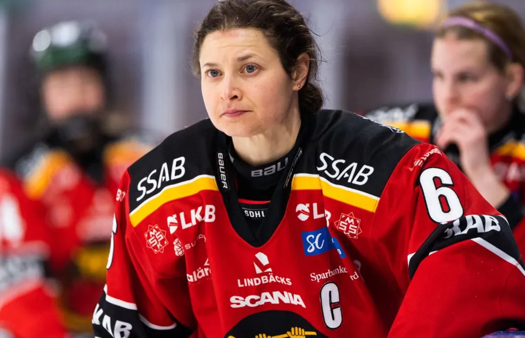 Därför saknades Jenni Hiirikoski under premiärhelgen