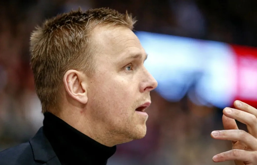 Bert Robertsson kritisk mot raketerna i Scandinavium: ”Så kan vi inte ha det i svensk hockey”