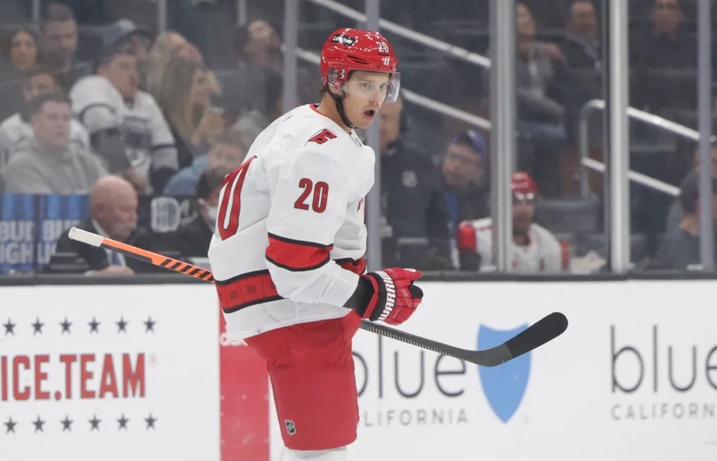 Carolina vann med 3-2 borta mot Toronto