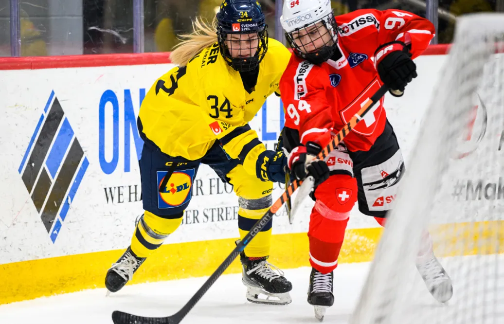 Damkronorna föll tungt i VM-genrepet
