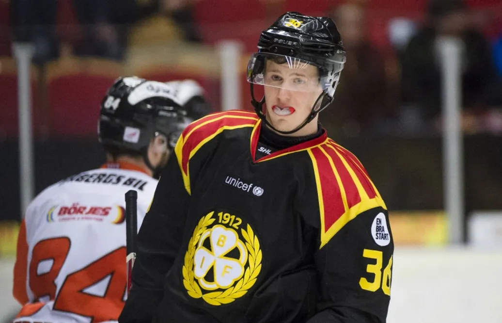 ”Vad är det här för en liten skit som kommer in och tar våra platser?”