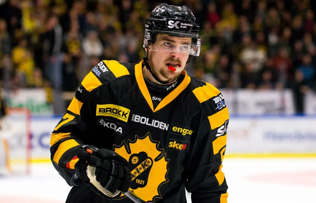 Backstjärnan anmäls efter matchstraffet i rivalmötet