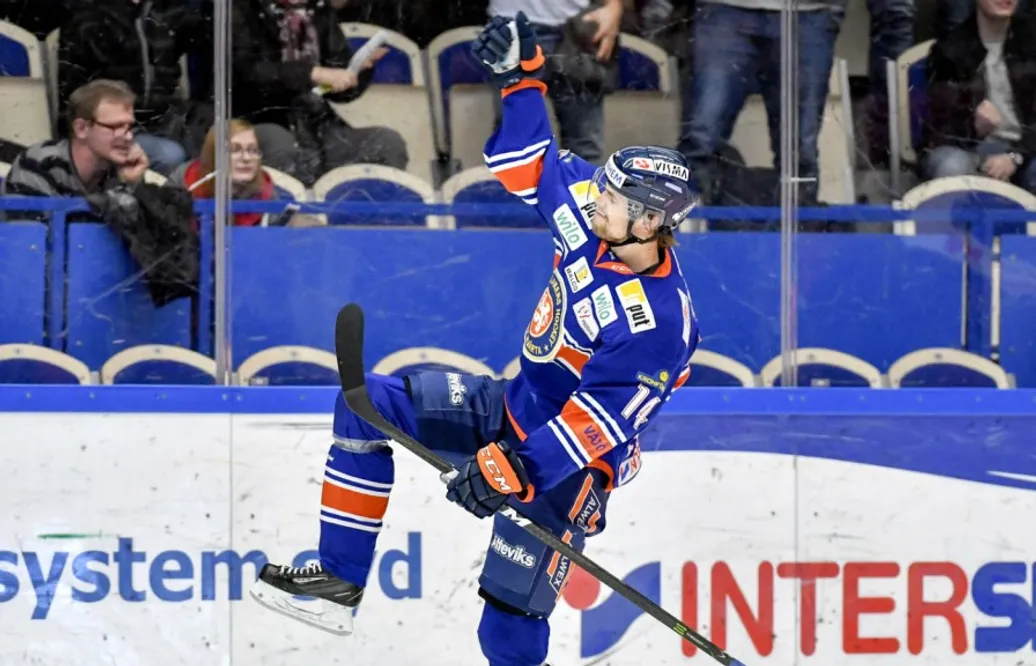 Nu har Emil Pettersson skrivit sitt NHL-kontrakt