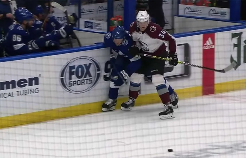 Hedman nära allvarlig skada efter tackling från landsmannen