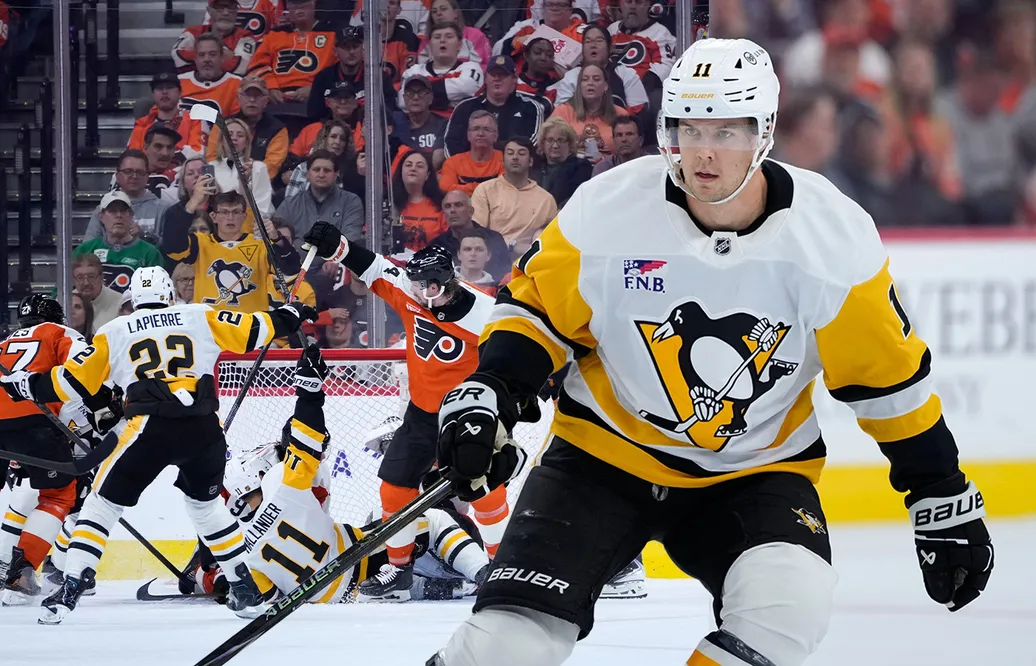 Filip Hållander nätar i premiären mot Philadelphia.