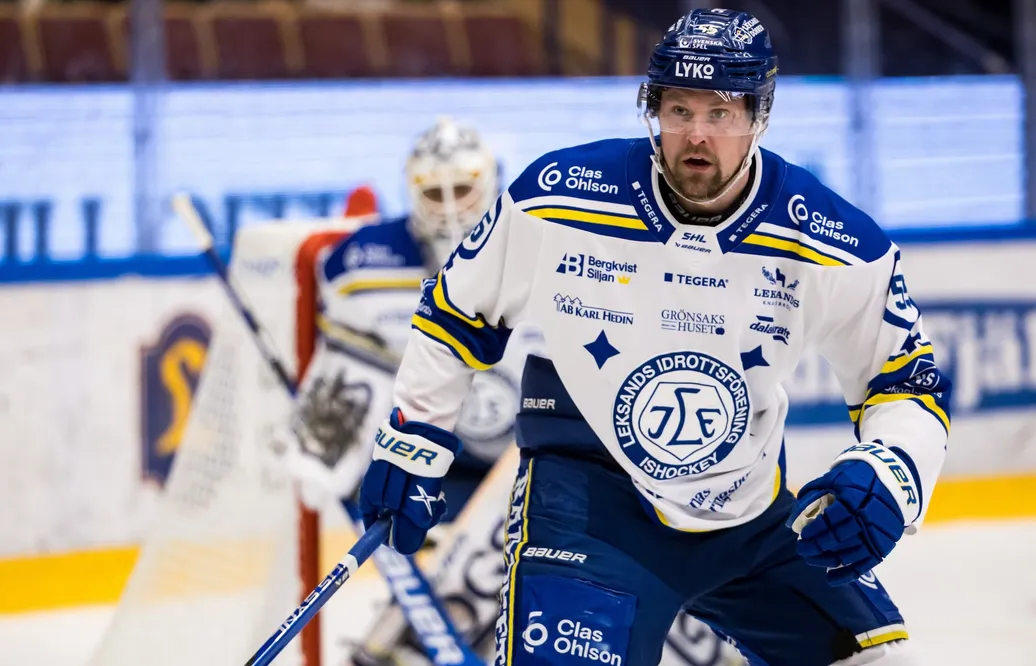Leksands Jonas Ahnelöv under ishockeymatchen i SM-Slutspelet mellan Leksand och Rögle den 12 mars 2023 i Leksand
