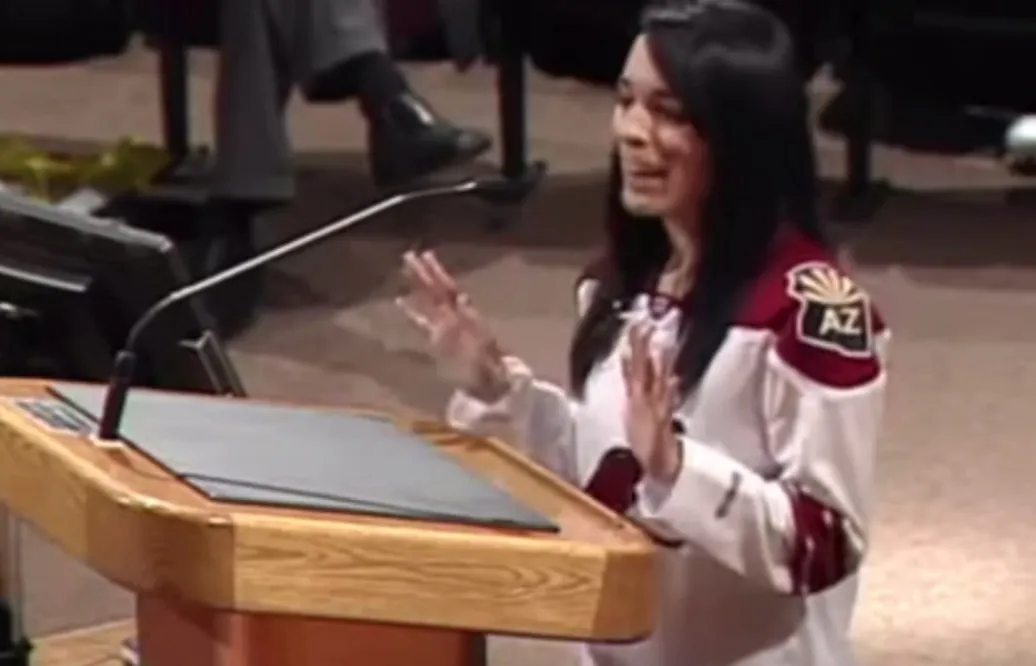 VIDEO: Se den arga Arizona Coyotes-supportern skälla ut borgmästaren