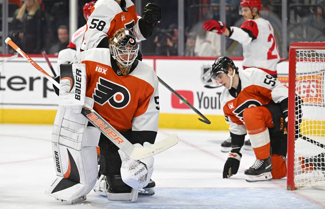 Målvakten Joseph Woll och backen Oliver Bonk deppar under Philadelphias förlustmatch mot Carolina. Foto: Eric Hartline-Imagn Images