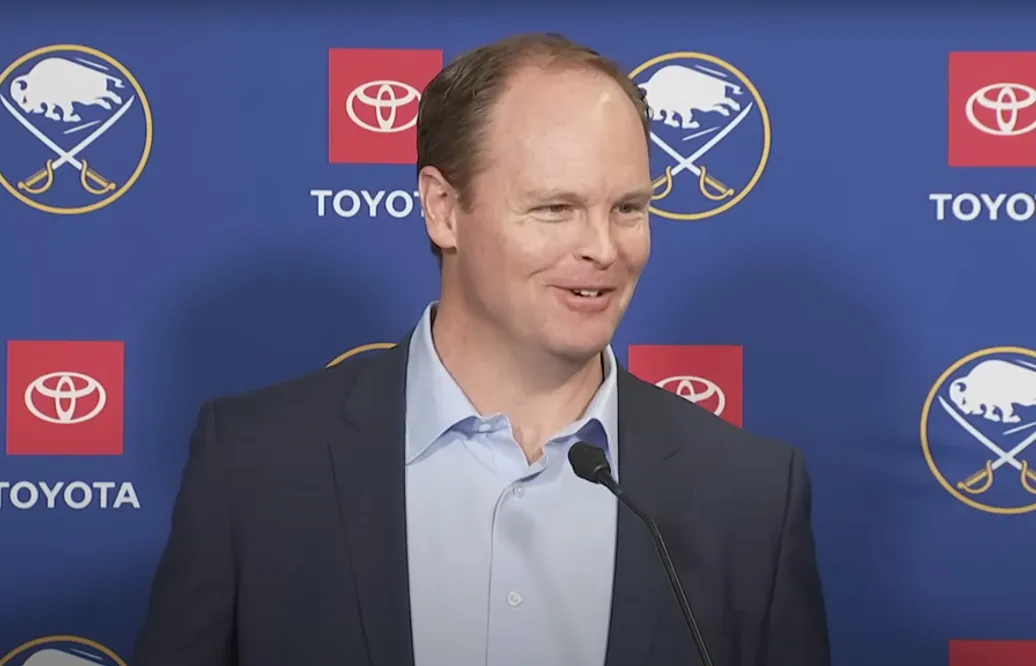Kevyn Adams förlänger med Buffalo Sabres
