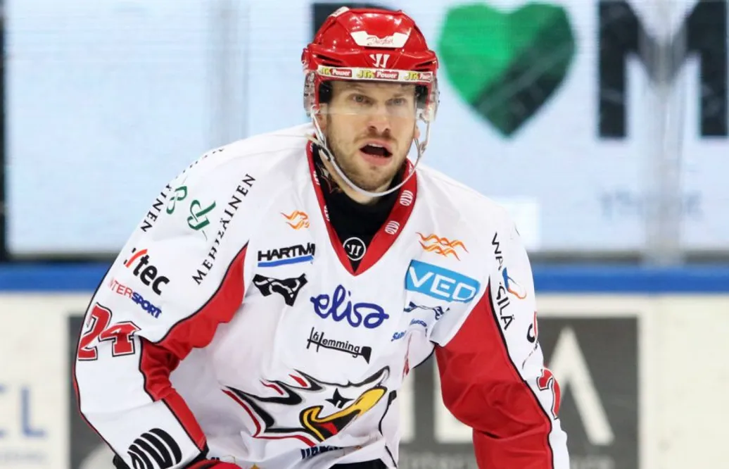 Avstängd – efter andra matchen i Hockeyallsvenskan