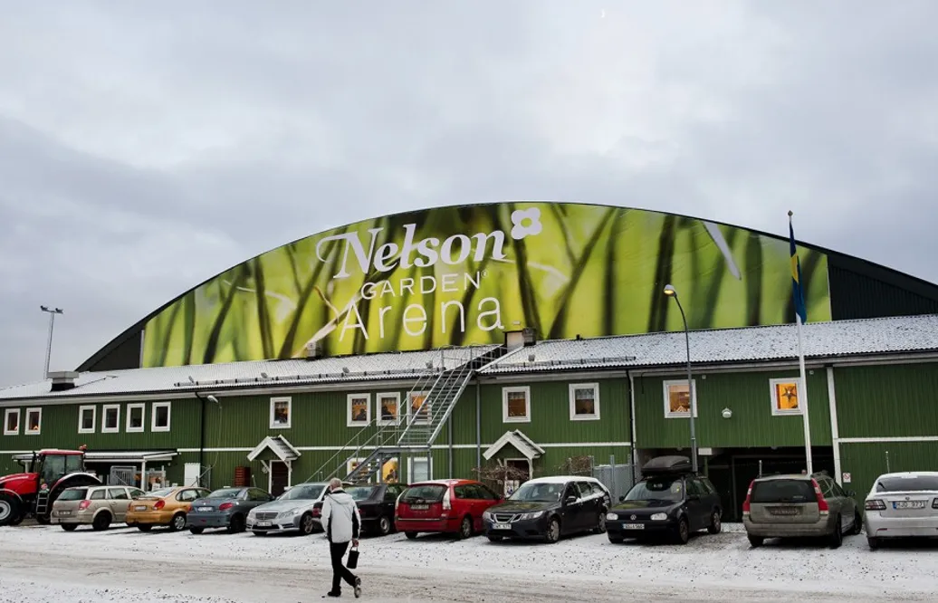 Tvingas skära ner på spelarbudgeten trots succén