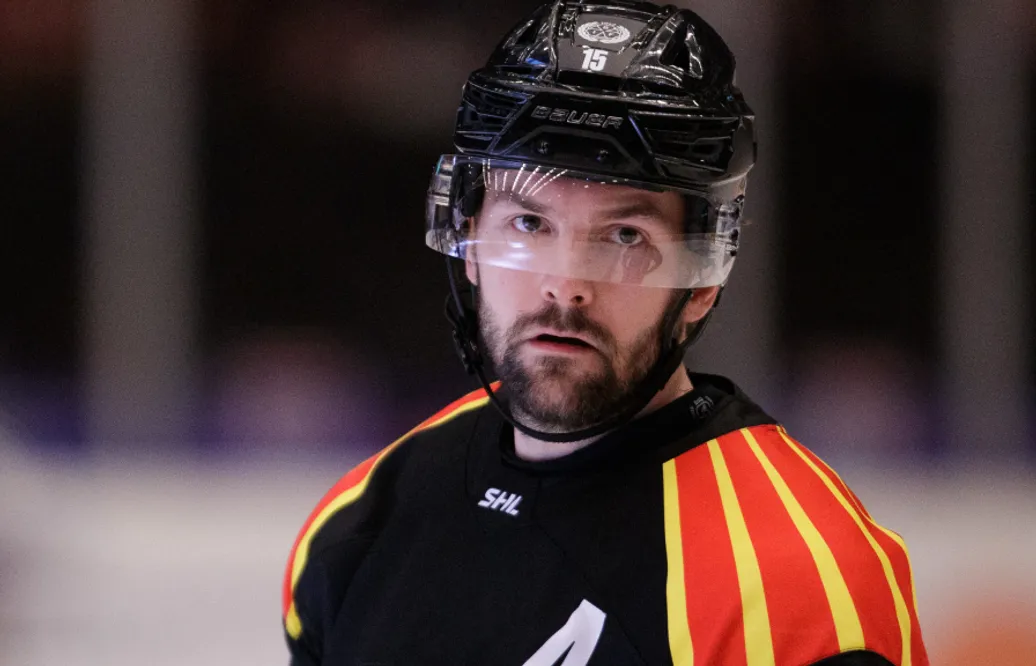 Simon Bertilsson hoppas vara spelklar till SHL-premiären