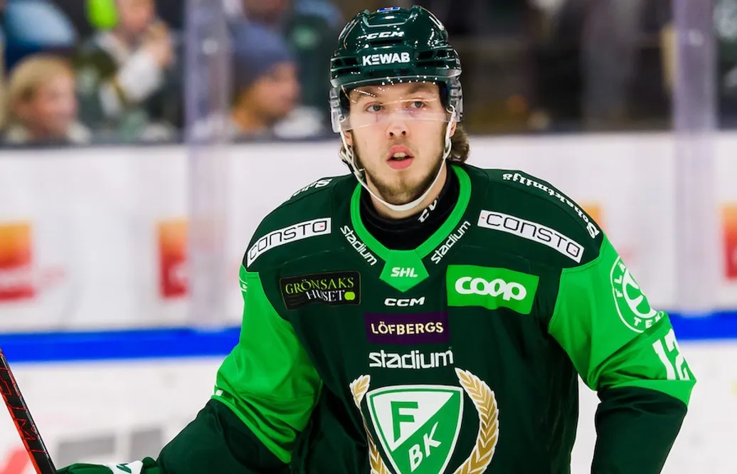 Gustav Berglund lånades ut från Mora – nu blir han kvar i FBK