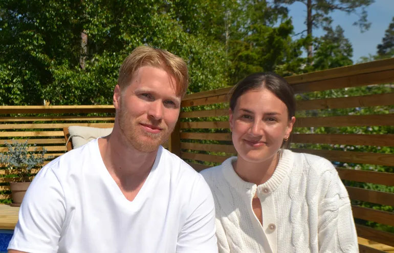 Nicklas Heinerö och flickvännen Gabriella berättar sin historia.
Foto: Ronnie Rönnkvist.