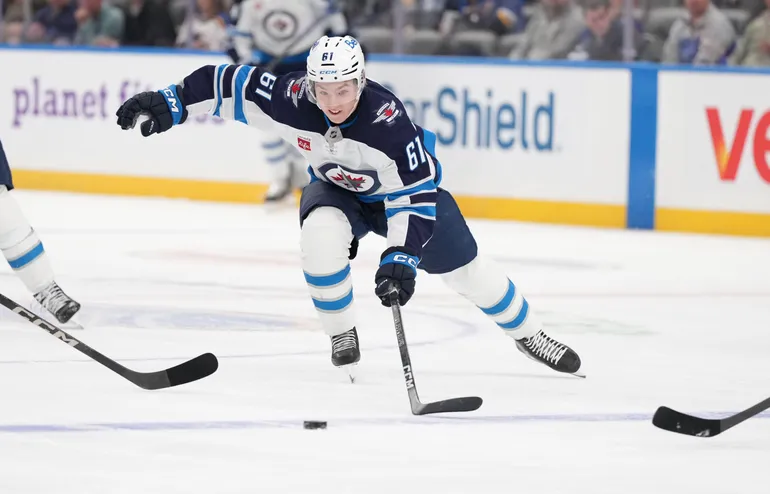 Viggo Björck och Winnipeg Jets har det jobbigt just nu. Foto: AP Photo/Jeff Roberson