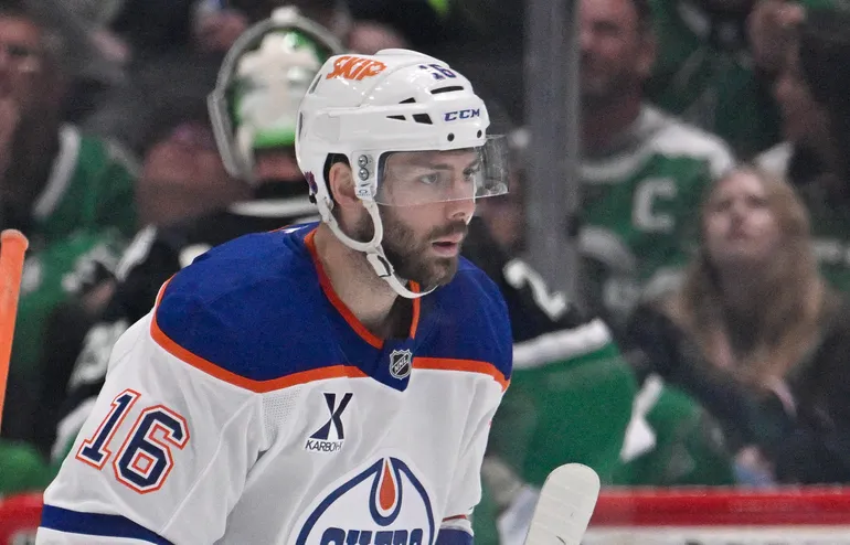 Jason Dickinson förlänger sin vistelse i Edmonton med fem år. Foto: Jerome Miron-Imagn Images
