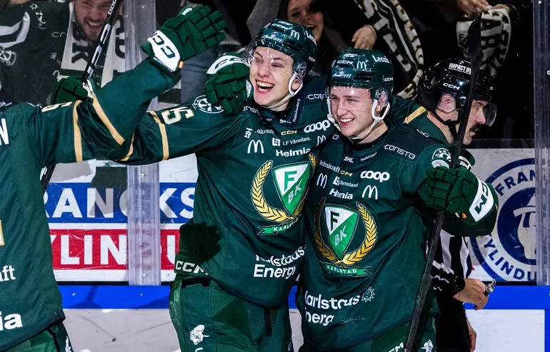 Jack Berglund skickade bonuspoängen till Färjestad. 