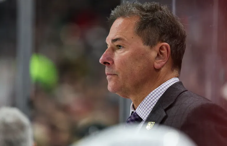 Bruce Cassidy har stoppats från att intervjuas av både Edmonton Oilers och Los Angeles Kings. Foto: Matt Krohn-USA TODAY Sports