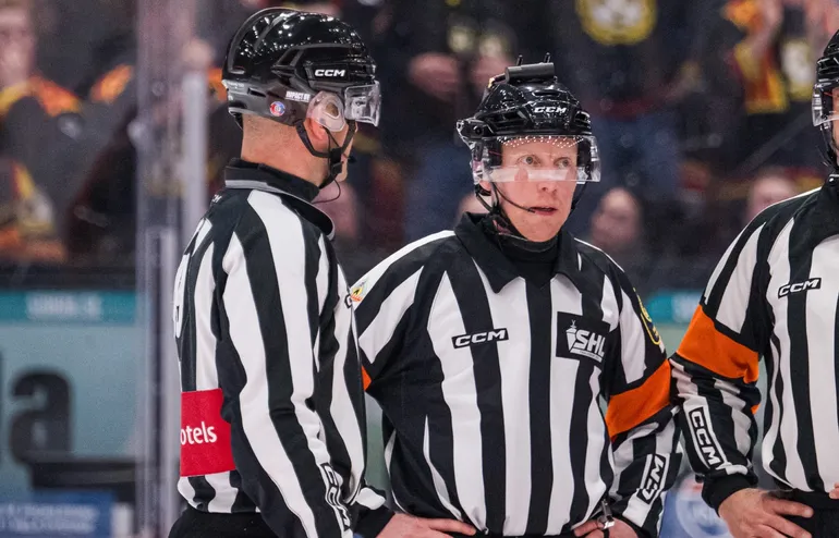 SHL-domarna skriver historia i CHL-finalen