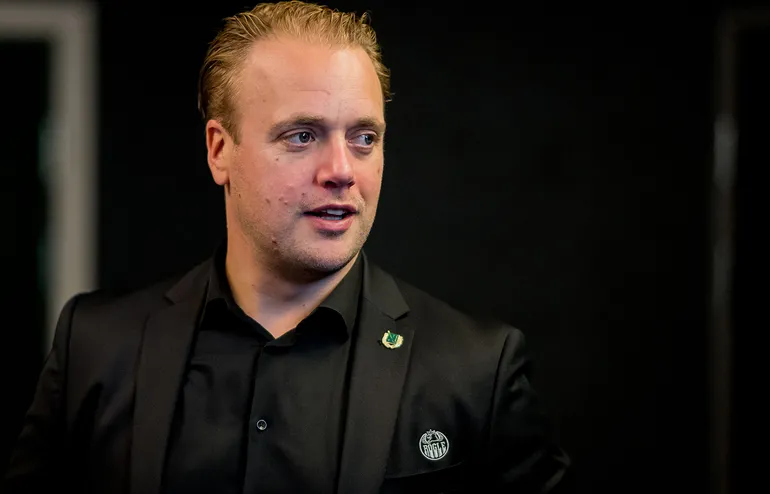 Hampus Sjöström fortsätter som sportchef för Rögle BK.