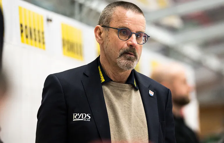 Tommy Samuelsson är inte redo att lämna hockeyn än.