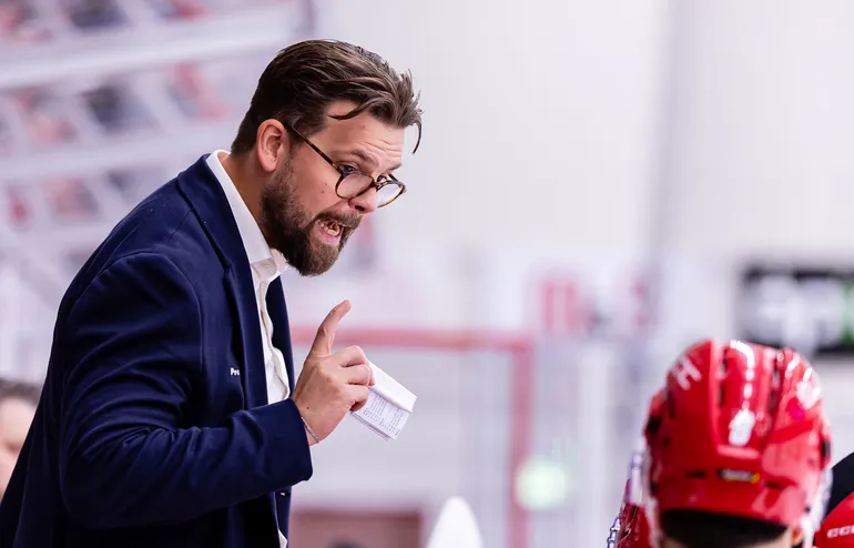 Tobias Törnkvist har klivit upp som huvudtränare i Troja-Ljungby.