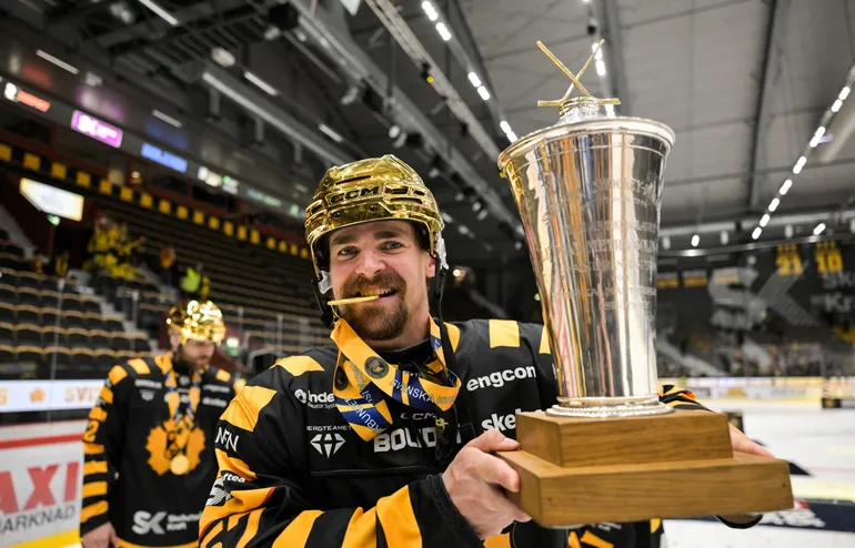 Emil Djuse missar SHL-premiären.