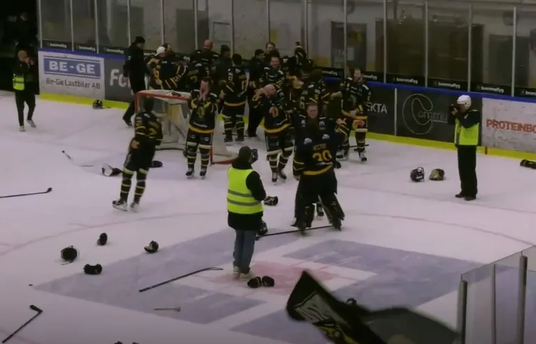 Visby/Roma gick upp till Hockeyallsvenskan efter finalseger mot Hudiksvall.