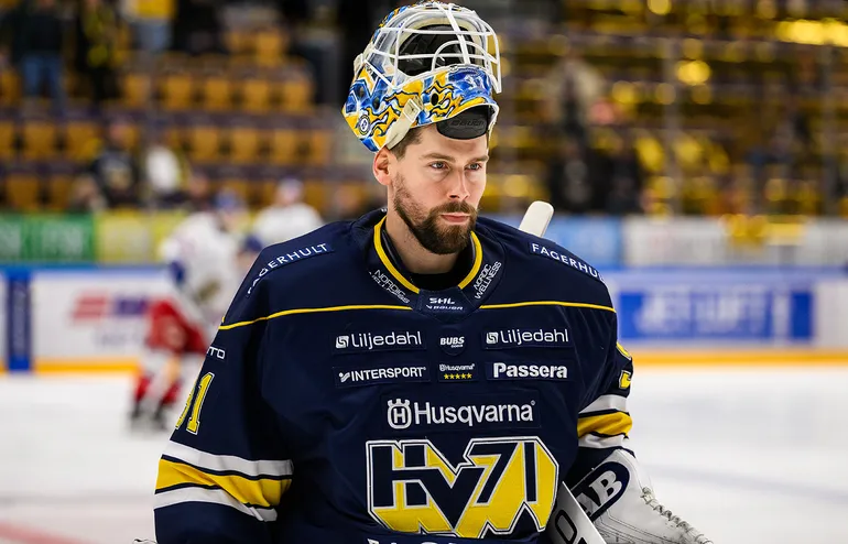 Förre SHL-målvakten hyllas – och skriver nytt kontrakt