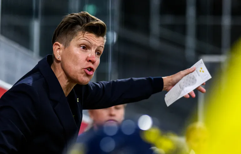 Erika Holst föll i sin första match som förbundskapten.