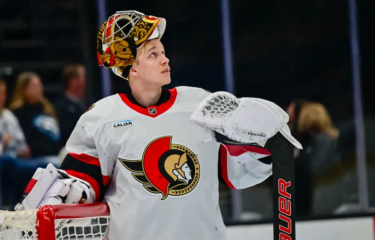 Leevi Meriläinen blir kvar i Ottawa Senators. Foto: Peter Creveling-Imagn Images