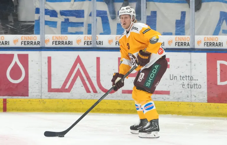 Adam Boqvist är skadad efter tre matcher i Schweiz.