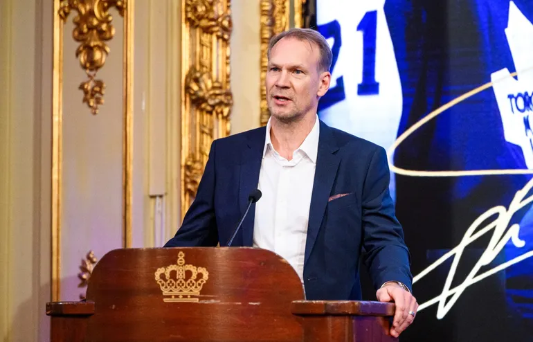 Nicklas Lidström kliver in i Tre Kronor.
