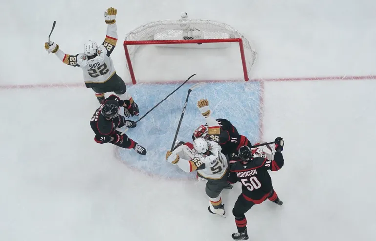 Bra start för Vegas mot Carolina
