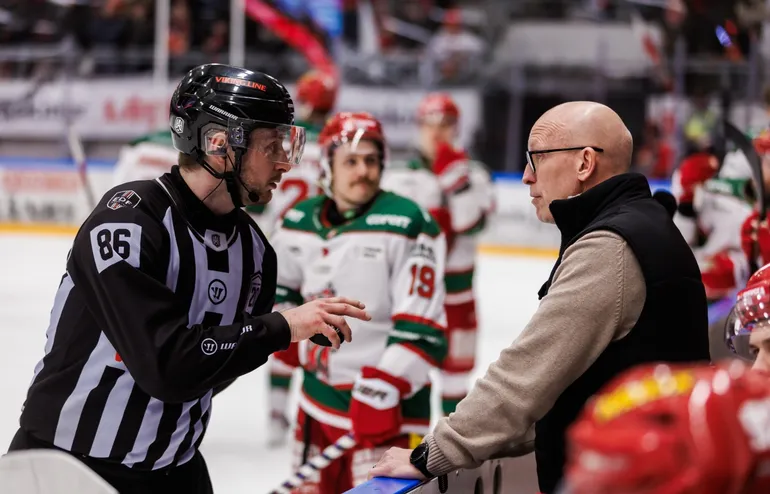 MoDo-tränaren avstängd i första kvartsfinalen