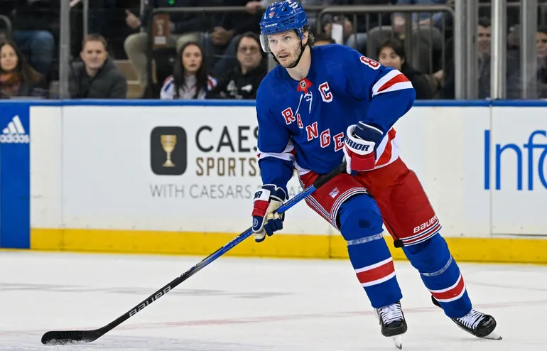 Jacob Trouba är klar för Sharks.