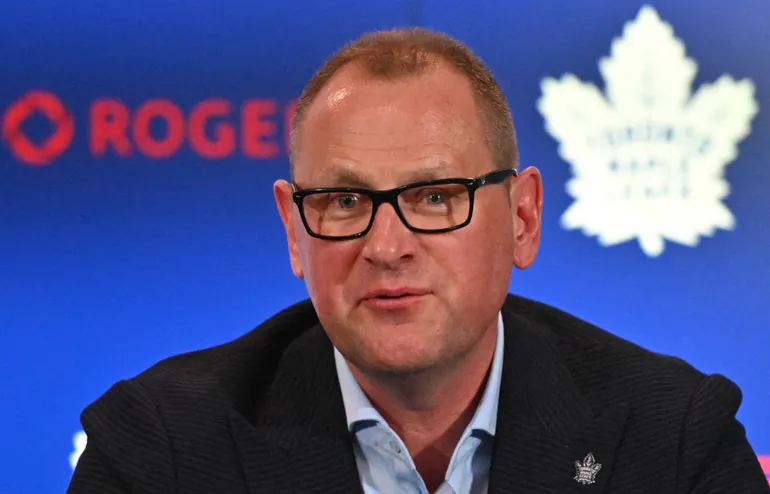 Fick sparken – nu leder han Kanada i hockey-VM
