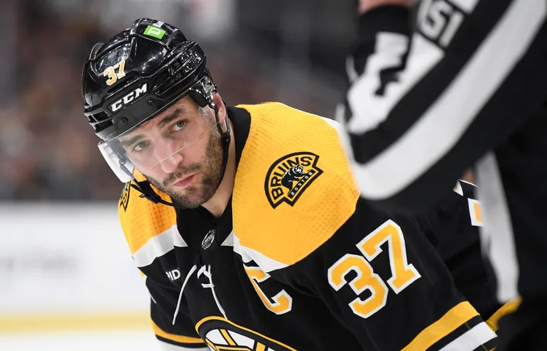 Patrice Bergeron får sitt tröjnummer 37 pensionerat av Boston Bruins. Foto: Bob DeChiara-USA TODAY Sports