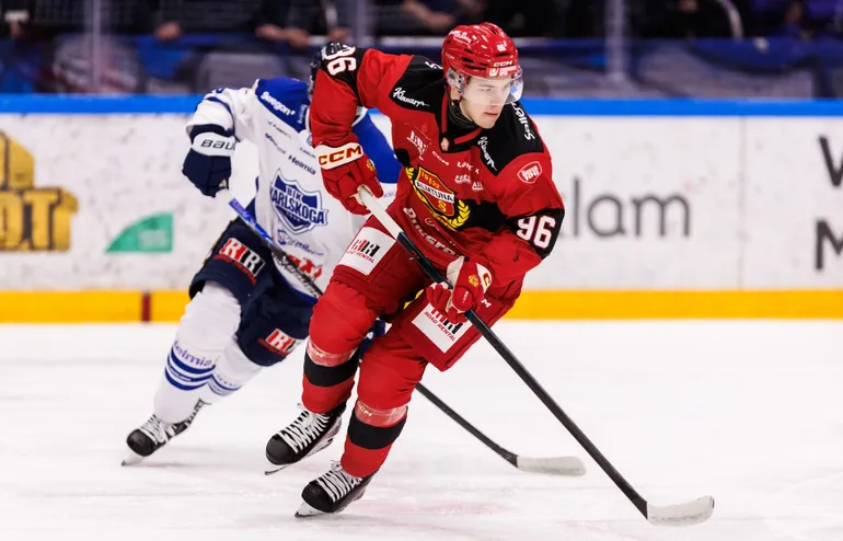Forwarden kallas tillbaka till LHC – kan SHL-debutera