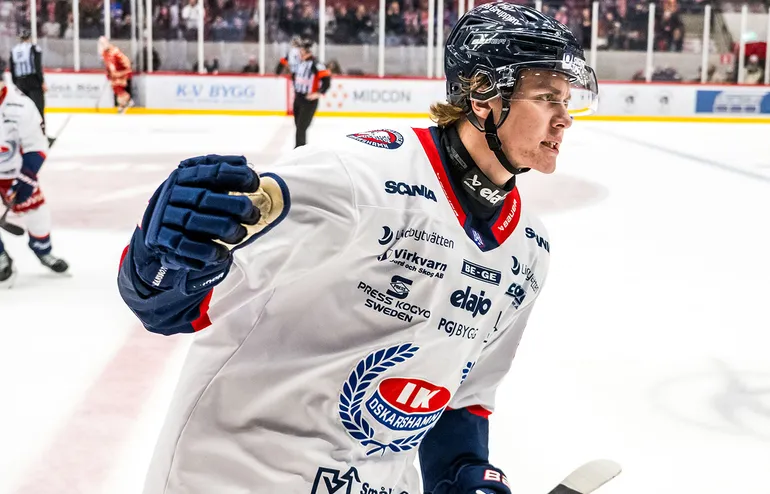 19-åringens succé – har gjort poäng i tio (!) raka matcher
