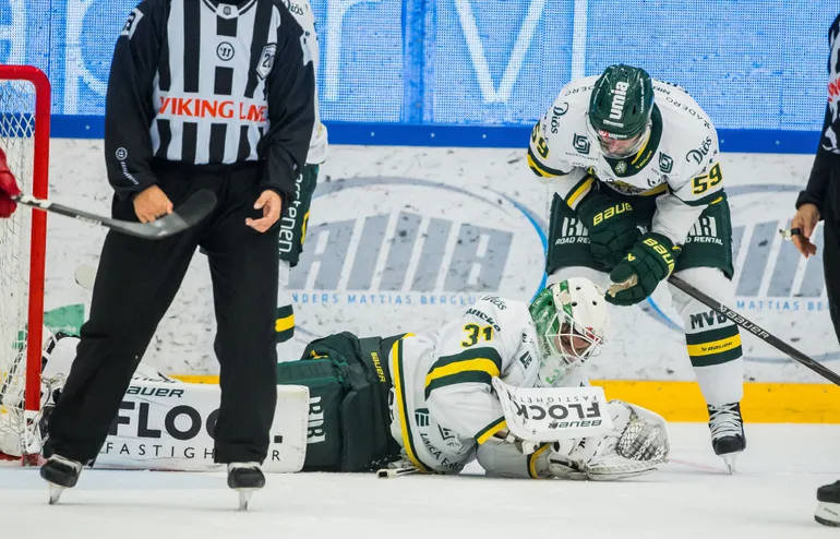 Märkliga bilderna – målvakten lämnade plötsligt