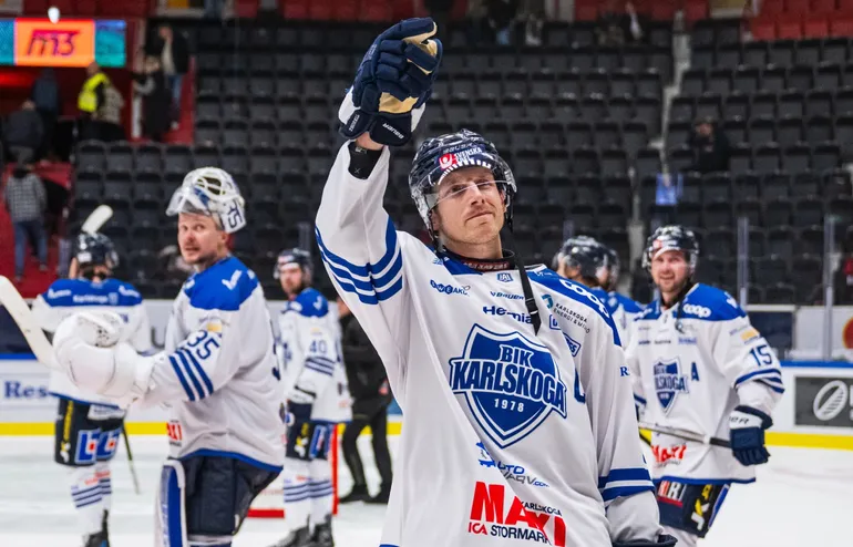 Kaptenen förlänger: "En person som sätter standarden"