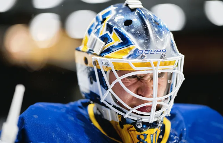 Herman Liv klev av under fredagens HV71-träning.
