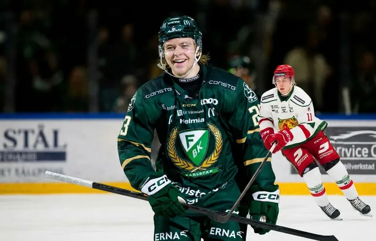 Mikkel Eriksen gjorde första SHL-målet efter ett hektiskt dygn.
Foto: Bildbyrån/montage