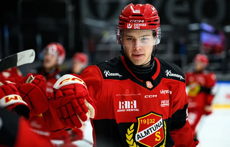 William Proos byter LHC och Almtuna mot Östersund. Foto: Bildbyrån/Aron Broman.